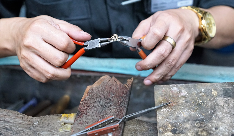 experts in jewellery repair